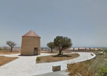 El solitario molturador y vigía