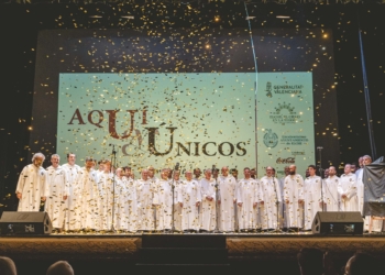 La Virgen sigue subiendo a los cielos de Elche cinco siglos después