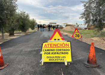 El Ayuntamiento asfalta 24 kilómetros de carreteras del Camp d’Elx