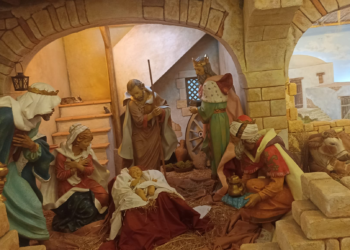 Los belenistas decoran las calles de Alicante con sus obras artísticas