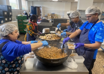 Más que comida: calor, apoyo emocional y esperanza para miles de afectados