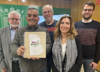 Bon Profit, un libro de recetas tradicionales e historia culinaria de Petrer con fines solidarios
