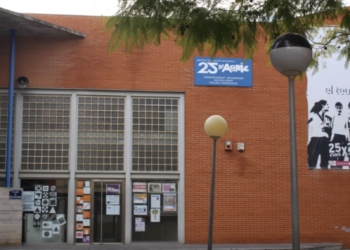 El alumnado del IES 25 d’Abril de Alfafar retoma la actividad en el centro tras la riada