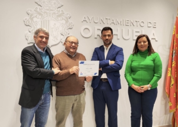 “Más Vida” recibe un cheque de 3.000 euros de la concesionaria Hidraqua para el desarrollo de sus proyectos