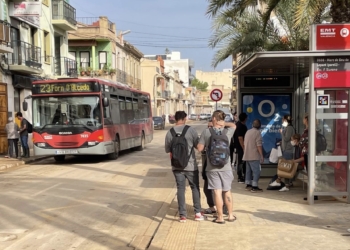 Catalá anuncia la creación de un abono gratuito de la EMT para los vecinos de Pobles del Sud afectados por la DANA