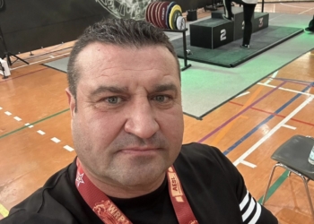 Llegó a Elda en 1997 con el circo en el que trabajaba, le encantó y se quedó