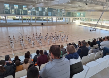 Las pistas del nuevo pabellón polideportivo de San Vicente se estrenan con la visita de más 300 personas en la jornada de puertas abiertas