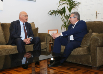 Toni Pérez se reúne con el presidente del Sabadell, Josep Oliu