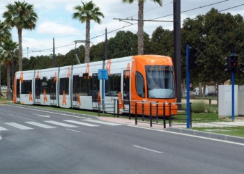 El Consell aprueba la prórroga de la gratuidad del transporte para jóvenes, los descuentos generales del 50 % y la nueva tarjeta ‘Recuperem València’