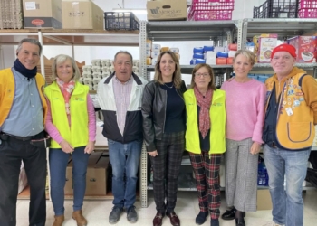 El Club de Leones de l’Alfàs dona al Voluntariado Social una compra de 500 euros