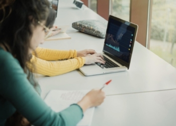 Alcoy también crece en talento: la población con estudios universitarios alcanza el 14%