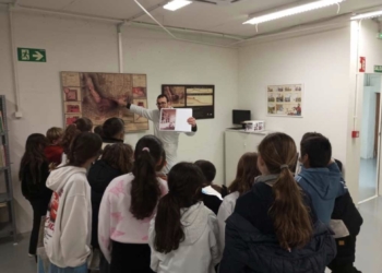 Los alumnos y alumnas de segundo y tercer ciclo de primaria del colegio Garganes visitan el Archivo Municipal