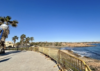 Se inicia la litación para la reforma de las barandillas de Playa Flamenca y La Zenia