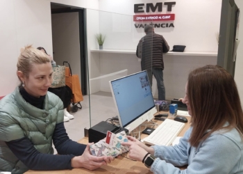 EMT València recupera en sus autobuses 1.400 objetos perdidos más que en 2023