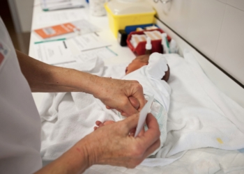 La Fe participa en un proyecto de cribado a recién nacidos para detectar más de 300 enfermedades raras