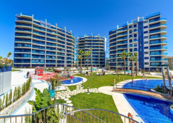 ¿Los extracomunitarios deberían pagar más impuestos por comprar vivienda?