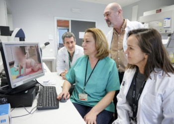 Dos bebés diagnosticados en La Fe de forma precoz reciben por primera vez en España un tratamiento oral que bloquea una grave enfermedad neuromuscular