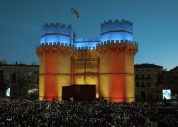 Arrancan las Fallas 2025, las Fallas de la Solidaridad, con el pregón de la Crida “Despertant els nostres cors”