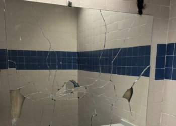 El Ayuntamiento de Utiel se ve obligado a cerrar los baños del Polideportivo por actos vandálicos