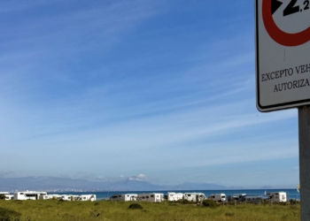 La Policía advierte de la prohibición del paso a vehículos de más de 2,2 de ancho en La Marina y Carabassí