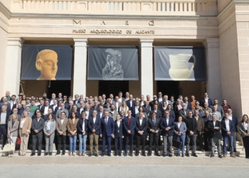 La Diputación de Alicante reúne a más de un centenar de alcaldes y alcaldesas de la provincia