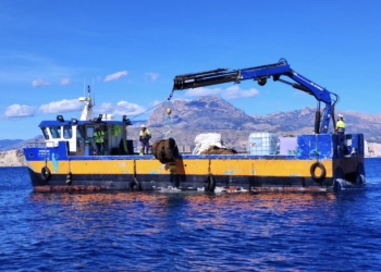 Medio Ambiente retira redes de pesca y otros restos perdidos en el entorno litoral del Parque Natural de Serra Gelada para la restauración de fondos marinos