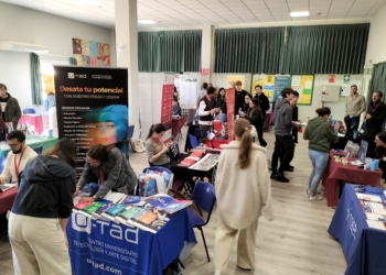 Más de 20 instituciones educativas internacionales y las Fuerzas Armadas se dan cita en la Vega Baja