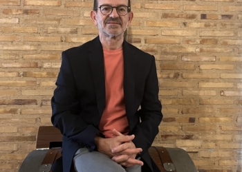 «Seguiré escribiendo poesía cada vez que la inspiración llame a mi corazón»