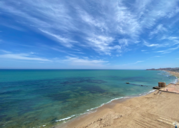 Torrevieja renueva algunos de los servicios ubicados en las playas