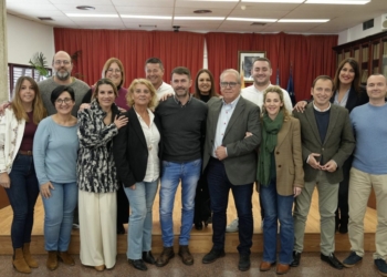 El concejal de Vox Vicente Ortiz anuncia en el pleno que renuncia a su acta de concejal por motivos familiares