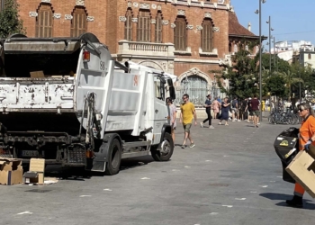 València saca a concurso el reciclaje de 24.000 toneladas de residuos de papel y cartón que genera cada año la ciudad