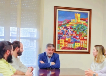 El alcalde se entrevista con los emprendedores villenenses de la start-up para la gestión de mercancías por carretera
