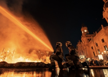 355 bomberos controlarán la cremà de las fallas