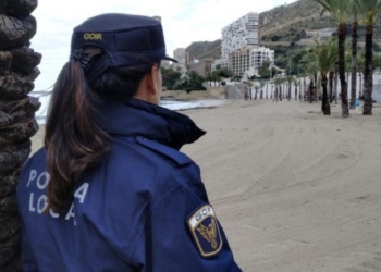 Alicante impone 100 sanciones en 10 días en una campaña de control de la limpieza viaria