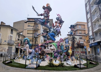 La Falla Plaza de San Juan y la infantil de San Ildefonso se alzan con los primeros premios de las Fallas de Utiel 2025
