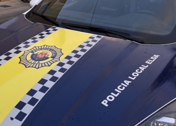 La Policía Local de Elda sanciona a un individuo por molestar a sus vecinos con música y gritos