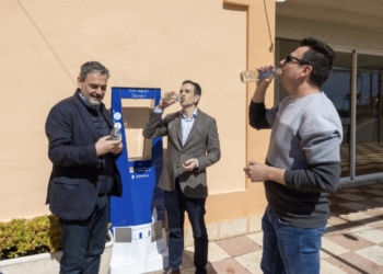 L’Alfàs instala tres surtidores de agua refrigerada en la vía pública para fomentar el consumo de agua del grifo