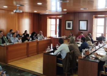 El Pleno de Xàbia aprueba por unanimidad iniciar la concesión de condecoraciones a Policía Local y Protección Civil por su labor en la DANA