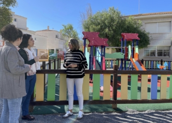El Ayuntamiento renueva el parque del CEIP Les Rotes