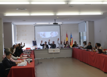 El Pleno de Sant Joan rechaza la moción presentada por Compromís y PSOE para la retirada de la consulta de la lengua a las familias de San Joan