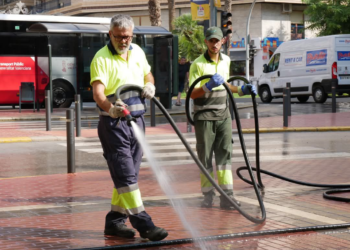 El futuro de la limpieza viaria de Crevillent se decide desde el presente