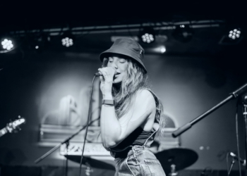 «Mi música busca traspasar, no gustar»