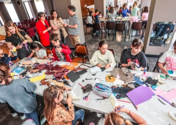 Sesenta niños y niñas eldenses participan en la cuarta edición de PascuCalza