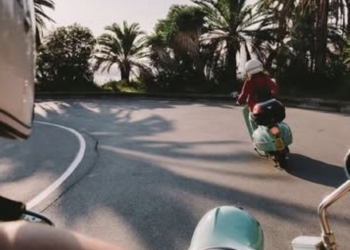 València apuesta por las motos de alquiler eléctricas y regularizará su implantación