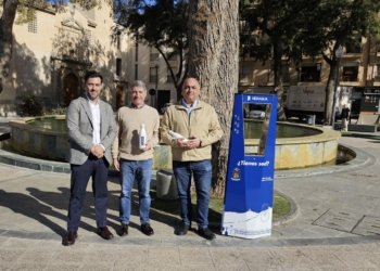 Orihuela e Hidraqua ponen en servicio un surtidor de agua potable refrigerada en la plaza del Carmen