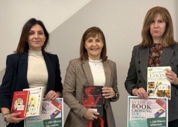 Elche celebra el Día del Libro con el reparto de 1.200 ejemplares por distintos puntos del municipio