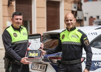 Agentes de la Policía Local de Elda salvan la vida a un trabajador que había sufrido una fuerte descarga eléctrica
