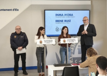 Alrededor de 400.000 personas llenaron las calles de Elche durante la Semana Santa