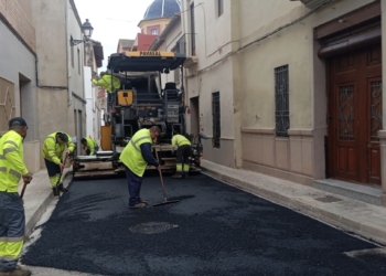 El Ayuntamiento invierte, durante los cuatro primeros meses del año, más de 1,5 millones de euros en el asfaltado de calles
