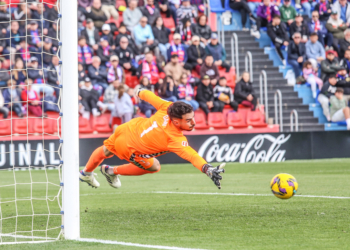 «Siento que he crecido como portero»